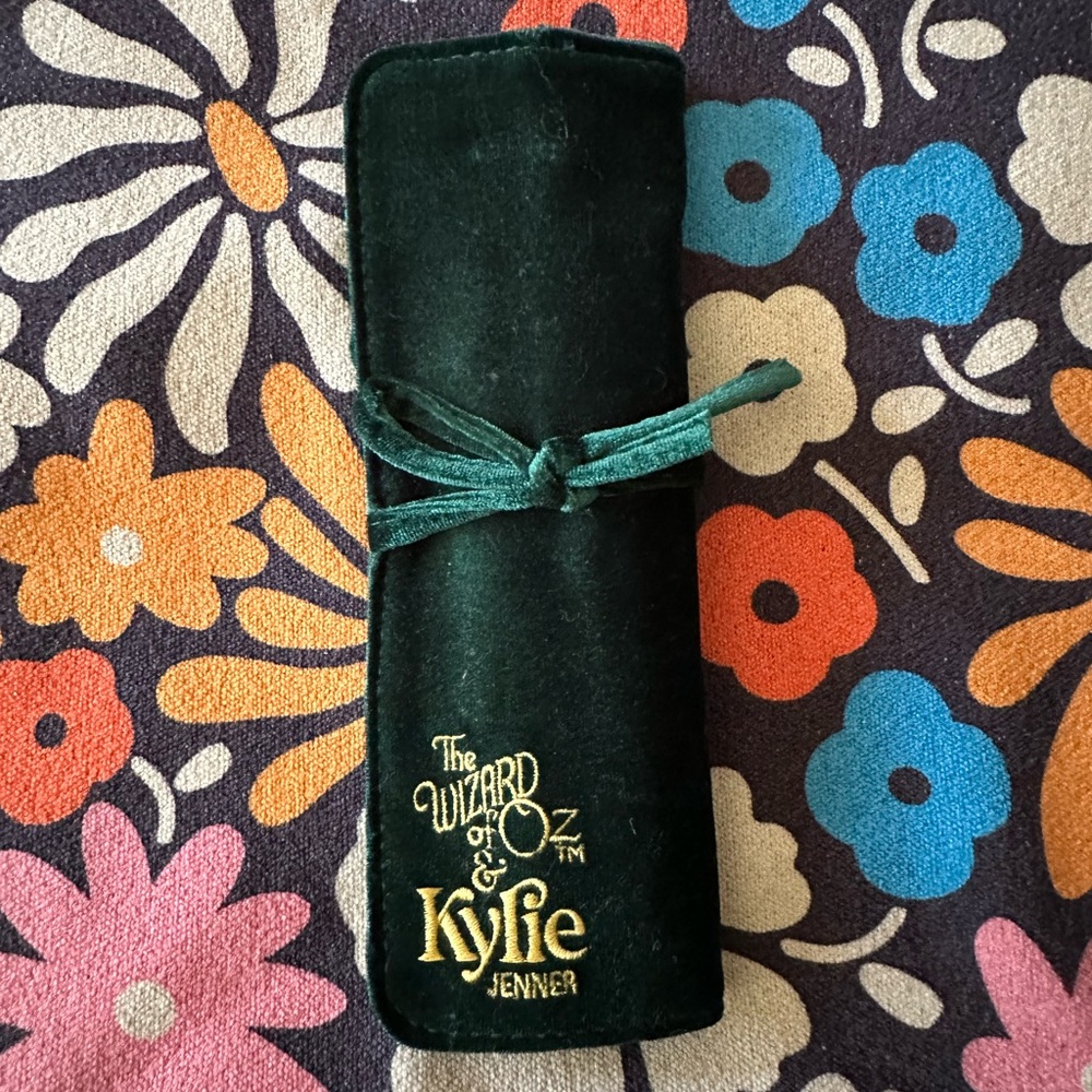 WIZARD OF OZ MAKEUP BRUSHES BY KYLIE COSMETICS